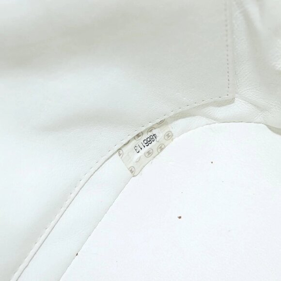 CHANEL Matelasse Tote Bag Grained Calf Skin White CC Auth bs30478 - Picture 13 of 16